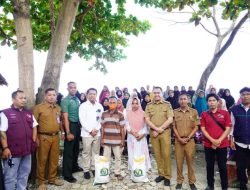 Aris Munandar Serahkan BPNT Secara Simbolis