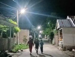 Najib Muchdar Pasang Lampu PJU Puluhan Titik