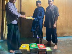 Najib Muchdar Serahkan Bantuan Alqur’an