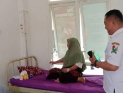 Haeruddin Kunjungi Warga Mekkatta di Puskesmas
