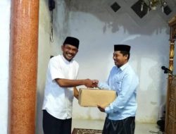 Kades Buttu Baruga Serahkan Bantuan Masjid